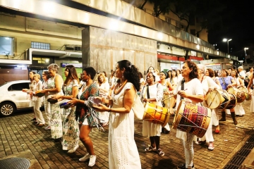 Show Tizumba canta Vander Lee e intervenção Tambores de Minas,  realizado no Cine Theatro Brasil Vallourec - 19.04.2023