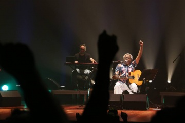 Show Tizumba canta Vander Lee e intervenção Tambores de Minas,  realizado no Cine Theatro Brasil Vallourec - 19.04.2023