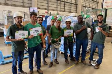 A equipe do Instituto Unimed-BH visitou as unidades assistenciais em abril, para agradecer os colaboradores que, com sua adesão ao Programa Sociocultural, fazem parte dos 20 anos de história. Na foto, colaboradores do Centro de Distribuição.