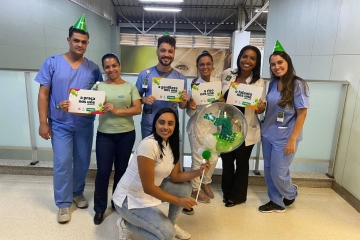 A equipe do Instituto Unimed-BH visitou as unidades assistenciais em abril, para agradecer os colaboradores que, com sua adesão ao Programa Sociocultural, fazem parte dos 20 anos de história. Na foto, colaboradores da Unidade Contagem.