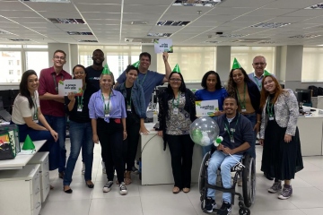 A equipe do Instituto Unimed-BH visitou as unidades assistenciais em abril, para agradecer os colaboradores que, com sua adesão ao Programa Sociocultural, fazem parte dos 20 anos de história. Na foto, colaboradores do Edifício Inconfidentes.