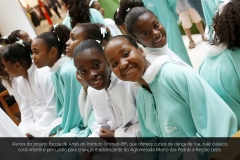 Alunos do Projeto Escola de Artes do Instituto Unimed-BH, que oferece cursos de dança de rua, balé clássico, coral infantil e percussão para crianças e adolescentes do Aglomerado Morro das Pedras e Região Leste.