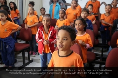 Alunos do Projeto Escola de Artes do Instituto Unimed-BH, que oferece cursos de dança de rua, balé clássico, coral infantil e percussão para crianças e adolescentes do Aglomerado Morro das Pedras e Região Leste.