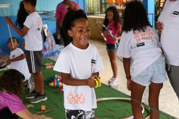 A Escola de Artes Instituto Unimed-BH atende crianças e jovens moradores do Morro das Pedras em parceria com a Escola Municipal Hugo Werneck, Arautos do Gueto e Grupo de Dança Camaleão.  Somente em 2023, as ações da escola beneficiaram mais de 230 alunos.