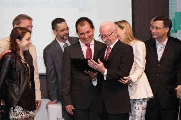 Homenagem ao primeiro diretor-presidente da Unimed-BH, Dr. Lucas Vianna Machado, na Maternidade Unimed – Unidade Grajaú , em 2013. O edifício recebeu o nome do fundador, que é ginecologista e obstetra.