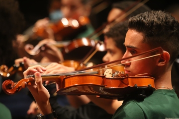 Na área da música, a Escola de Música SABRA potencializa a abrangência na educação musical inclusiva por meio de atividades gratuitas nas cidades de Belo Horizonte, Betim, Contagem, Ibirité, Nova Lima e Raposos.  Em 2023,  cerca de 1.500 alunos foram beneficiados.