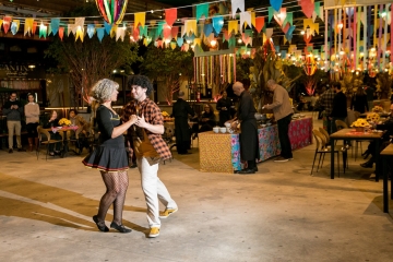 17.06.2025 - Unimed-BH Convida - A edição especial “Raízes & Rimas – Um Encontro com a Tradição Junina” reuniu os cooperados em uma noite de música, dança e sabores típicos em homenagem à cultura nordestina - Mercado de Origem.